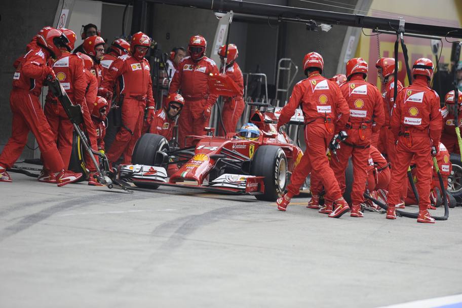 Il team Ferrari al Gran Premio di Cina del 20 aprile (Ercole Colombo)